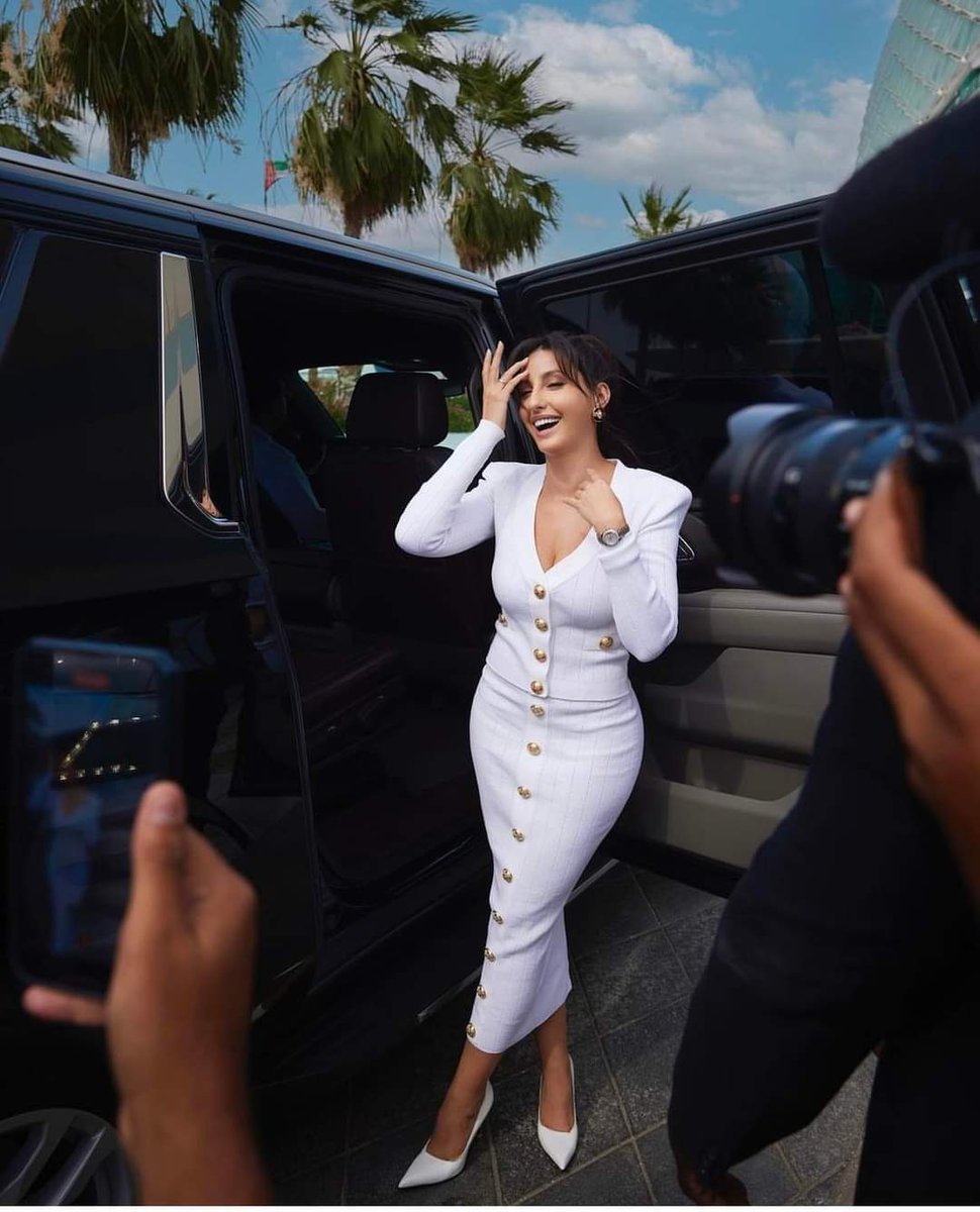 DainikBharat's tweet photo. In a white ensemble that exudes sophistication, #NoraFatehi captures hearts at the IIFA Awards.🔥🤍

#norafatehihot #iifaawards #whiteensemble #Bollywood https://t.co/6uPZ1zKfJf