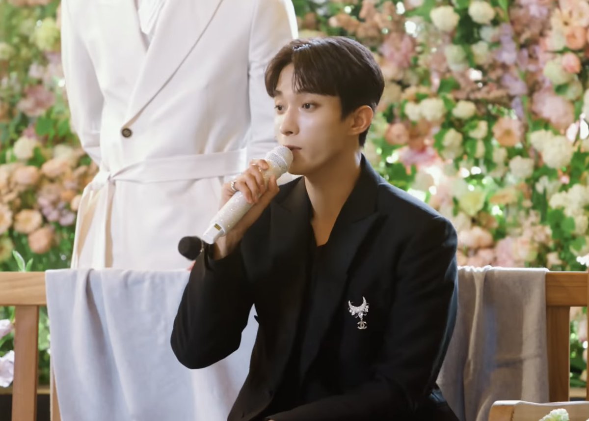 kyeomdaily's tweet photo. #도겸 april shower 🤍🖤 https://t.co/ZwKhsurUbw