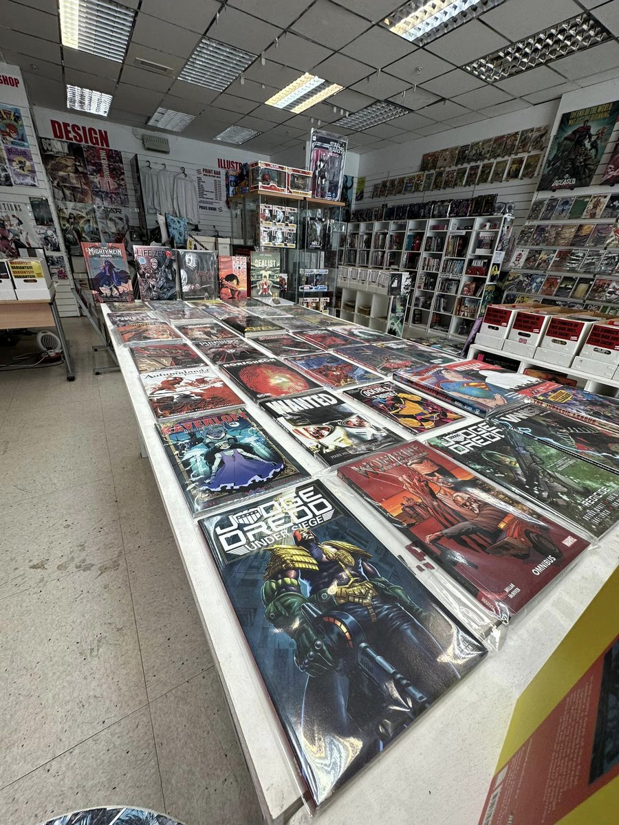 KeironeCapstack's tweet image. What’s up my frog homies? The weekend starts right here and the weather man says we’re in for blue skies and sun! The perfect weather to grab yourselves a nice meaty trade or hardcover, head to the beach for some well deserved R&amp;amp;R! 
frogbros.com #shoplocal #lovecomics