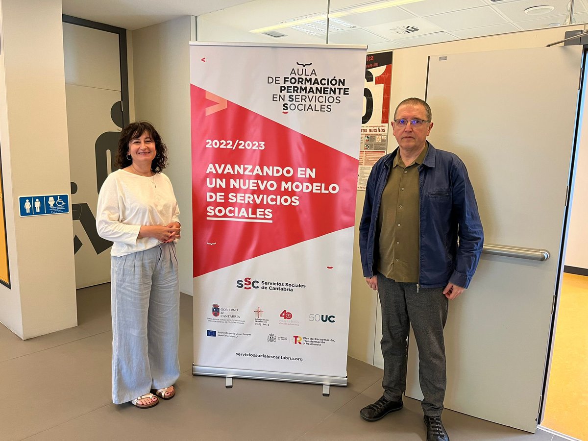 AulaServicios's tweet photo. Hoy, octava sesión del Aula de Formación Permanente @AulaServicios junto a @MartinezBujan @FantovaFernando 
#ServiciosSociales #ASSC2223 https://t.co/hod0uwFvQZ
