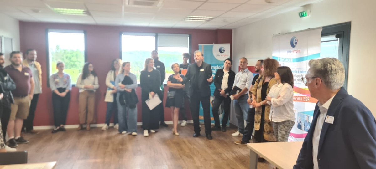 Signatures de 1️⃣1️⃣ conventions au #poleemploi #aixenprovence AVA dans le cadre du dispositif #1Parrain1Emploi une initiative de <a href="/MaRegionSud/">Région Sud</a>. 8️⃣ employeurs engagés aux côtés de 1️⃣1️⃣ jeunes diplômés motivés. Un #afterwork réussi.👏&amp;🙏 à la Team [Audrey, Eve,Laetitia,Céline&amp;Carole
