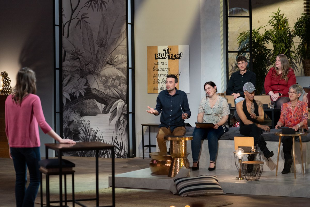 RadioTeleSuisse's tweet image. 🧐👀🕵️‍♂️#BelleSaison Retrouvez @Jonas_Schneiter à la présentation de "Tu bluffes!".
Animateur de l'émission, mais aussi investigateur, il questionne, avec les candidat·es, des personnes venues raconter leur histoire. L'objectif: démêler le vrai du faux.

📆Sa. 27.05⏰20:10📍#RTS1