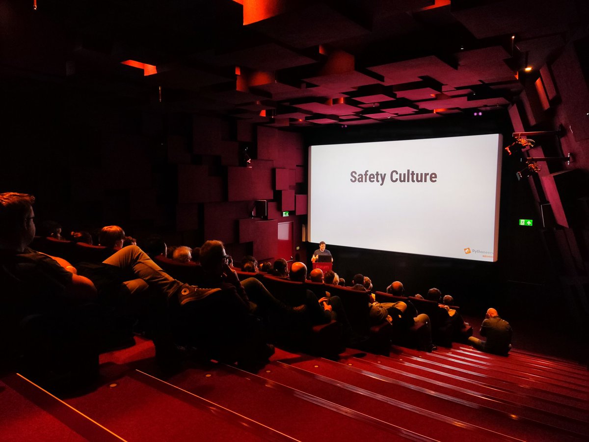 PyGrunn's tweet photo. @SebastiaanZeeff about 'Getting started with security in your code.' @Ordina #PyGrunn 11 @forum_groningen https://t.co/EURUw3ahzB