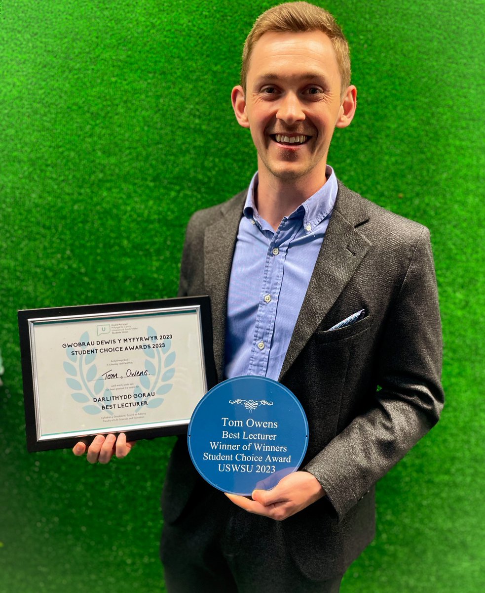 🇬🇧Congratulations
@Tom_0wens, awarded ‘Best Lecturer – Winner of Winners’ at the Student Choice Awards 👏A few words from Tom: “Thank you to all the students that voted & to all @USWSport & @USWMChiro. It means a great deal to me, I’m so proud that the hard work has paid off.”