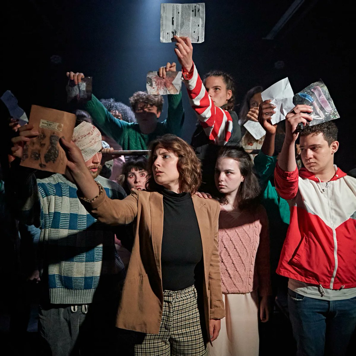 allinactors's tweet photo. Here is a throw back to our 2020-2021 ACT 3 Students in their stunning production of 'Let The Right One In' by Jack Thorne.
📸 : Manuel Harlan
#acting
#graduates
#allinactors
#theatre
#actortraining
#drama
#LetTheRightOneIn
#dramaschool https://t.co/aUkKBBYobx