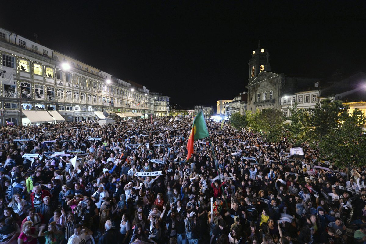 10 anos do melhor momento das nossas vidas
Nasci para te apoiar e para elevar o teu nome pelo mundo fora
És a nossa glória, força Vitória 🖤🤍