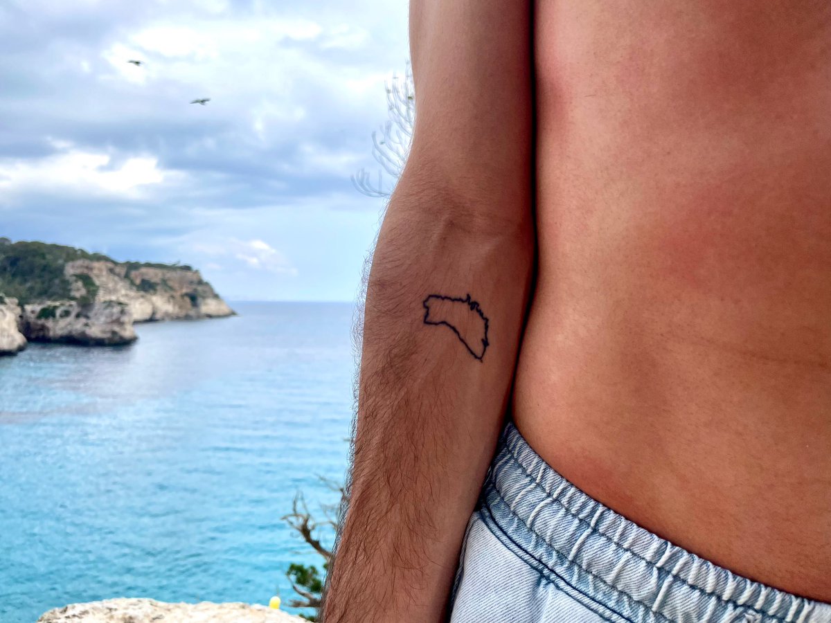 daviddportella's tweet photo. Siempre conmigo 💛 #menorca https://t.co/ueLpRIv2t8