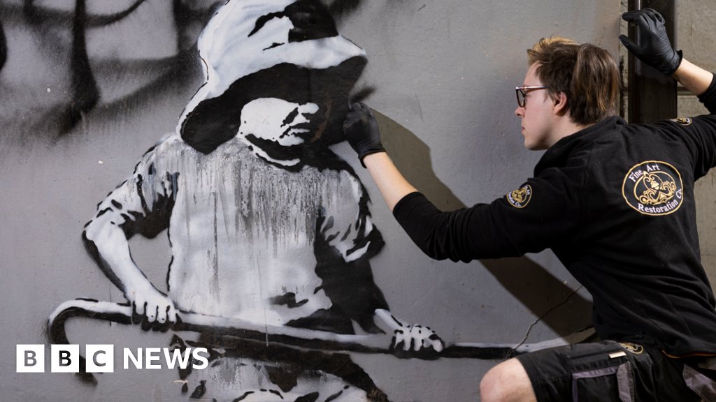 The Cumbrian art restorers working on Banksy originals follow & rt #bbcarts dlvr.it/SpfWlb