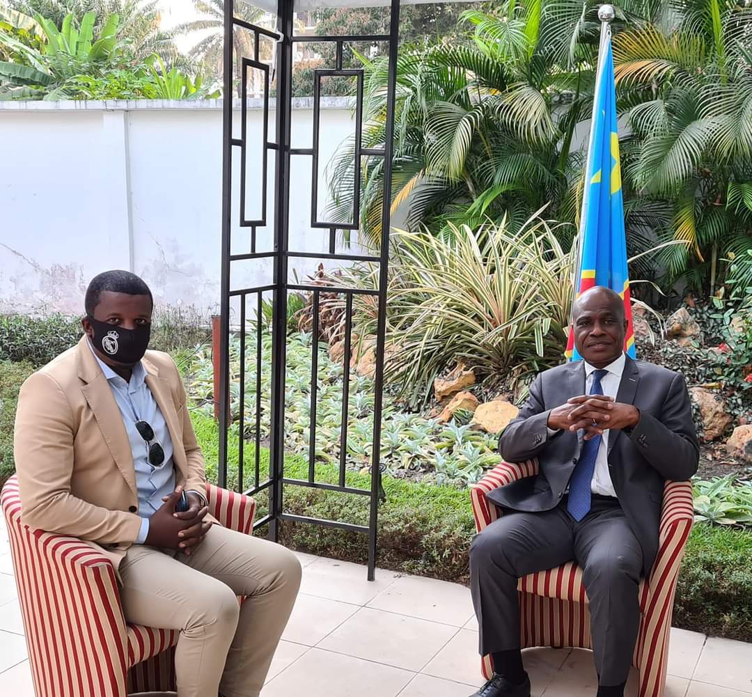 sergewelo1's tweet image. #RDC Le Président @MartinFayulu , 
Le dernier des Mohicans, le dernier rempart. Le seul  Leader qui incarne réellement les aspirations de tout un Peuple. Fière d'être son Lieutenant dans ce combat pour la libération du noble Congo.

Avec ECiDé, c'est possible !