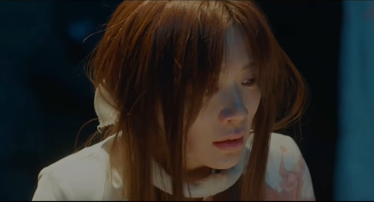 服が赤くなってるけど、これは血じゃないですよ。
ワインかなにかをかけられてました。

あと、個人的に外された猿轡がずっと首にかかったままになってるのって、なんか好きです。わかるかなー？笑