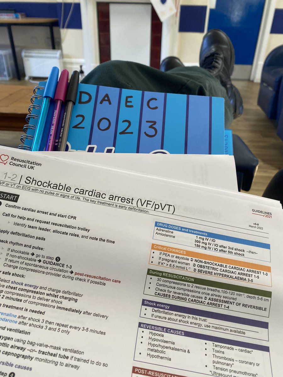 New (and final) module of year 2 started this week. Taking some time during my shift today to start familiarising myself with the advanced life support algorithms 🙃 <a href="/BU_ParaScience/">BU ParaScience</a>