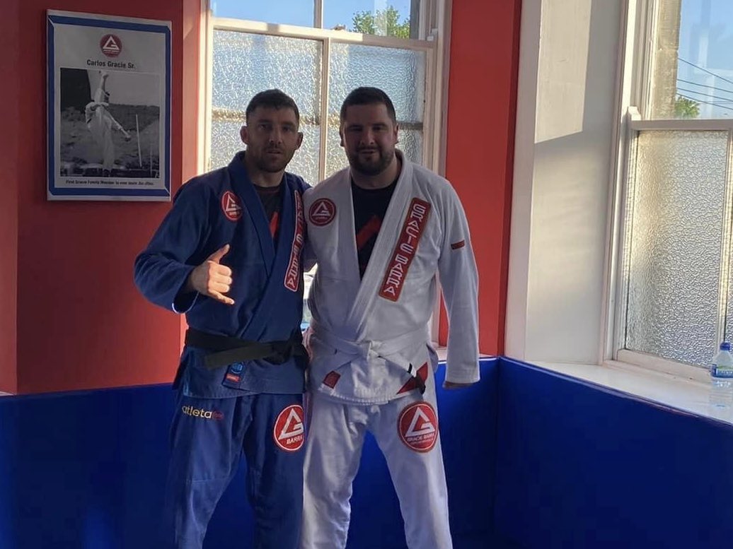 Coolbeastly's tweet photo. #GracieBarraFife #CarlosGracieJR #GracieBarra #JiuJitsuForEveryone #BJJ #WhiteBelt #FirstStepJoin #SecondStepFirstStripe #LongJourney #KeepingFit #TapNapSnap #MurderYoga https://t.co/2F72sOg9PV
