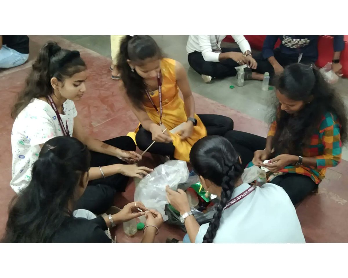 On the Occasion of #GlobalRecyclingDay 'For Future India & Mangrove Foundation' Team has organised Plastics Recycle Awareness Camp at Abhinav College. 

#FFI #abhinavcollege #NGO #ForFutureIndia #ForFutureIndiaTeam