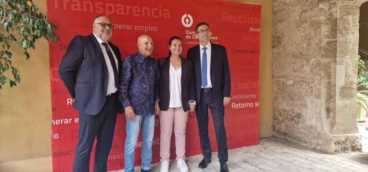 Enhorabuena al nuevo presidente de <a href="/concoval/">Concoval</a> , Emilio Sanpredro <a href="/ejsambai/">EMILIO SAMPEDRO B.💯</a>, quién releva a Emili Villaescusa tras 12 años de mandato. #Fecovi representó durante la asamblea al cooperativismo valenciano de viviendas. Gracias Emili por tu trabajo y dedicación durante estos años.👏