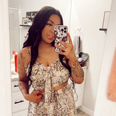 tattedupbratz's tweet photo. #NewProfilePic https://t.co/AuExkNuRdn