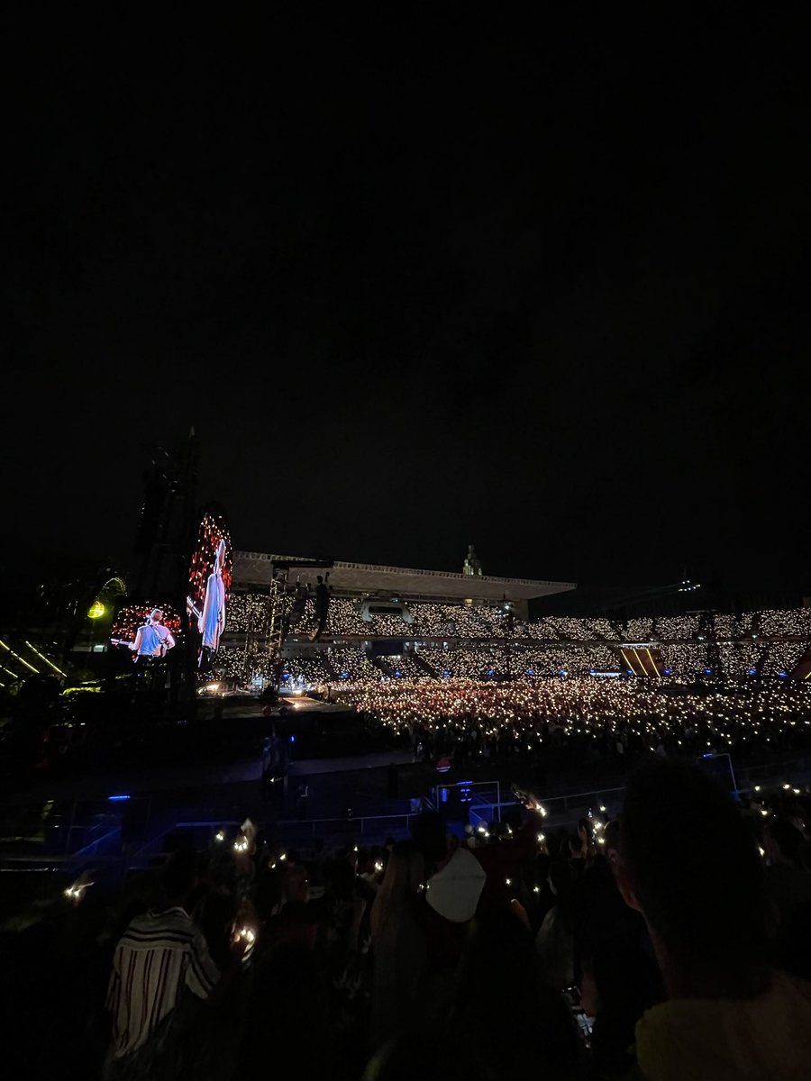 sme261198's tweet photo. Espectacular❤️ això no ho superaré mai!!🥹🥹 @coldplayspain @coldplay @laia_dream #Coldplay #ColdplayBarcelona https://t.co/8i7nBGbQBX