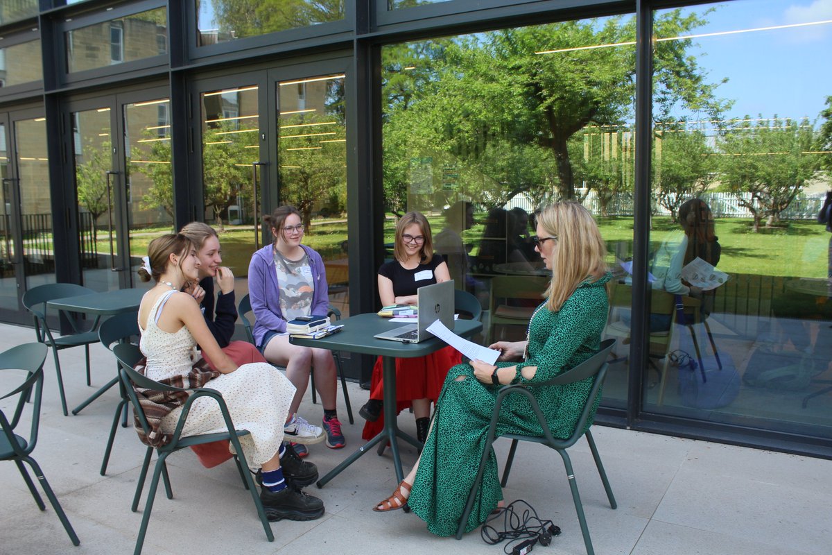 StMarysCalne's tweet image. Yesterday we hosted a workshop for our LVI students as well as pupils from local schools about competitive university applications, such as those for Oxford and Cambridge, or for courses such as Medicine, Veterinary and Dentistry
#UCASApplications #SixthForm #CalneGirlsCan