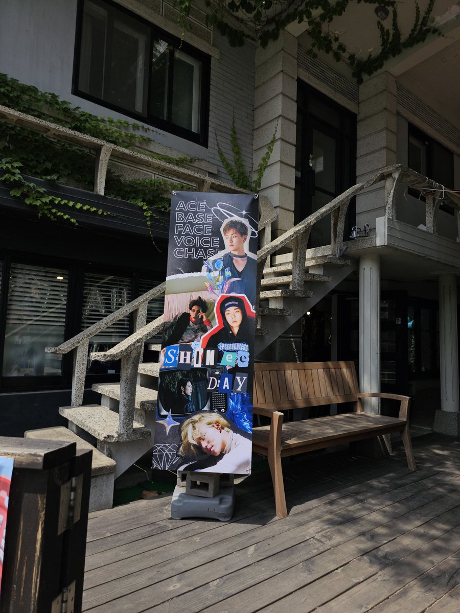 ming1209_'s tweet photo. 첫 생카라 뜻깊었고 덕분에 힐링했어요~💎
예쁘게 꾸며주셔서 감사합니다🩵🫰🏻
@15thSHINeeDay
#SHINee_15th_525
#SHINeeDay 
#하이준카페 https://t.co/1erYvBC1dc