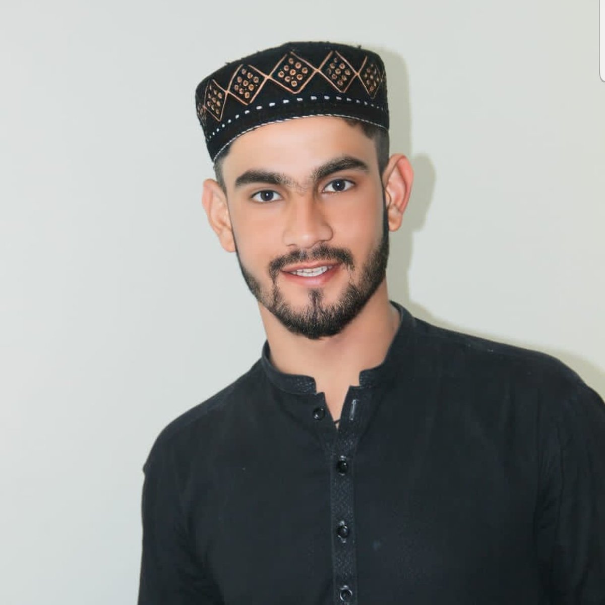 AsifAli55582's tweet photo. *نَس نَس سے واقف ھے رگ رگ جانتا ہے *
*مجھ کو مجھ سے بہتر میرا رب جانتا ہے-"*
😇
#NewProfilePic https://t.co/2kCZImtOD4