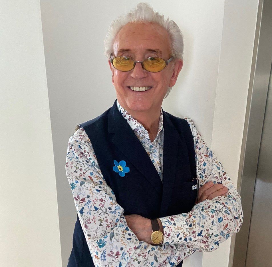 alzheimerssoc's tweet photo. Delighted that @TheTonyChristie is supporting our #ForgetMeNotAppeal, and we are equally delighted to join Tony in backing #ThankYouDay @MusicforDemUK on 2 July, which highlights the vital role that carers play for people living with dementia. Sign up at: https://t.co/Zc9ZKBDEf4 https://t.co/40WNqhSam2