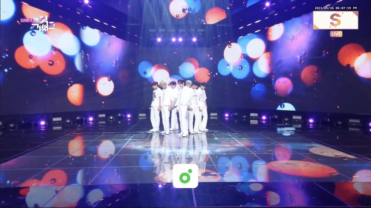 enhypenupdates's tweet photo. OH MY OH MY GOD! ENHYPEN never ceases to amaze us with their 'Bite Me' and 'Bills' performance and we're just 2 music shows in for this comeback. 🤩

Are your brave hearts ready for more stages to come? ❤️‍🔥

VAMPIRES ON MUSIC BANK 
#ENHYPENonMUBANK #DARKBLOOD #BiteMe #ENHYPEN @ENHYPEN_members @ENHYPEN