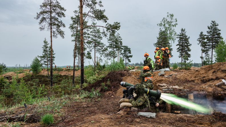 MoD_Estonia's tweet image. Live fire exercise at EX #SpringStorm in 🇪🇪 #Estonia with @Kaitsevagi and 🇬🇧🇫🇷🇺🇸 Allies. In the current security environment, @NATO has to be ready to defend every inch of its territory. #WeAreNATO #StrongerTogether