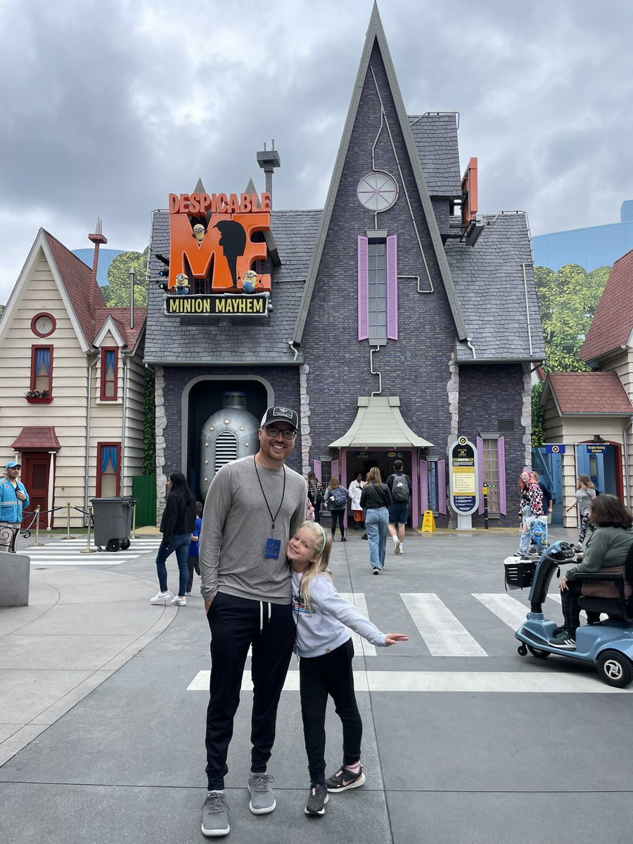 I’m doing a “date with daddy” once every two months. Today my daughter and I went to Universal Studios.