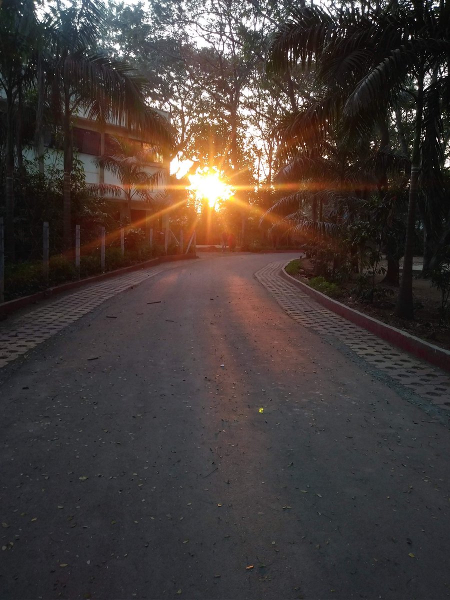 chinu2417's tweet photo. Do you like sunrise or sunsets?

Comment your favorite sunrise/sunset pictures 😌

📍TIFR Mumbai 🌅
📍B.K. Birla College, Kalyan 🌇 https://t.co/l2QVc67PQy