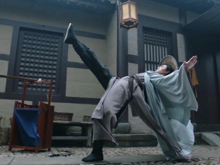 #junjun cult just makes me admire #ZhangZhehan's dedication to his acting craft for #WordofHonor even more

With a knee that was rehabilitating, ZZH didn't rely on stuntmen, did his own amazing fighting scenes, all the graceful wirework, sword fighting 

RESPECT!

#山河令 #周子舒