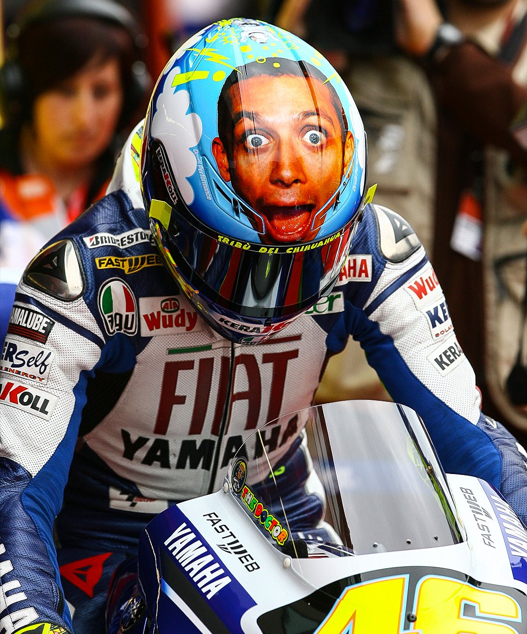 laver mad Hellere anspore Crash MotoGP on X: "That iconic Mugello helmet design from Valentino Rossi  🤩 #MotoGP #ItalianGP https://t.co/P5TqMDBdVj" / X