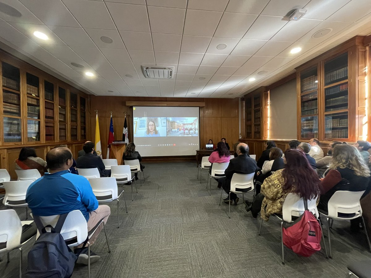 Comenzamos la Ceremonia de Cierre de el Diplomado Educación en Cambio Climático MICA de la <a href="/pucv_cl/">PUCV</a> impartido por el CIDSTEM PUCV con financiamiento del <a href="/Mineduc/">Ministerio de Educación</a> y Fundación Internacional Siemens Stiftung 👏🏻