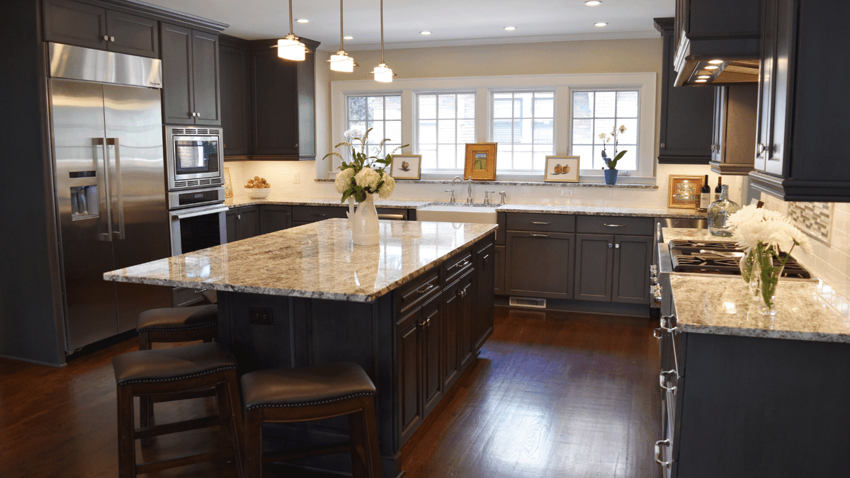 KettlerDesign's tweet image. The smokey-stained cabinetry and gorgeous granite countertops create a refined but welcoming kitchen. Featuring Touchstone Fine Cabinetry 🔆 @crsvillestudios #loveyourkitchen #karenkettlerdesign