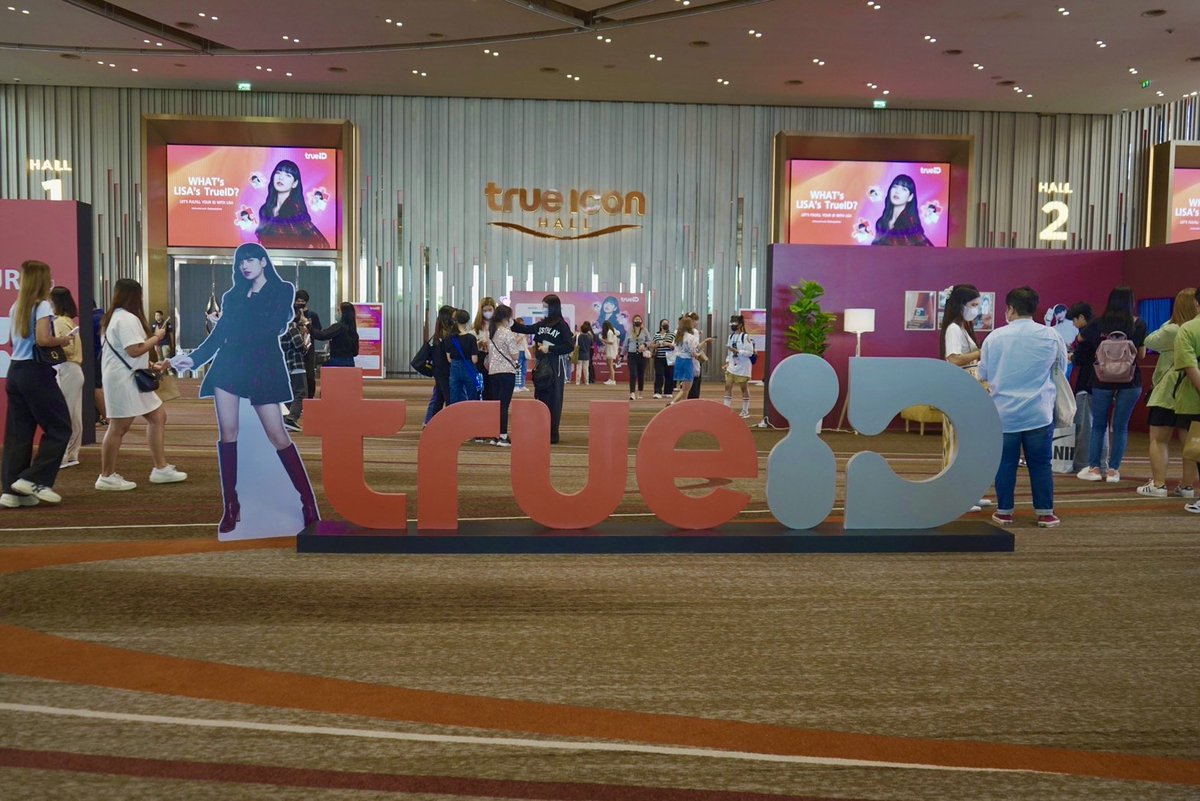 TrueX_TH's tweet photo. ในงาน "WHAT’s LISA’s TrueID?" ที่ ICONSIAM พบกับบูธ TrueX พร้อมกิจกรรมมากมายภายในงาน 😍 
.
#DigitalLifeXชีวิตดีทวีคูณ #TrueX #LISA #LALISA https://t.co/PuJvEeIjRK