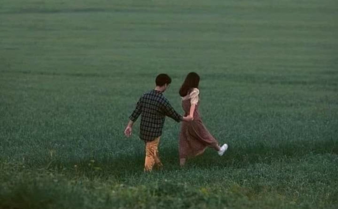 ඉවරයක් නැති කතා කිය කිය,
දෑත් පටලන් ඇවිද යන්නට,
නුඹට ඉන්නට තිබුනා මා ලඟ... 🌻