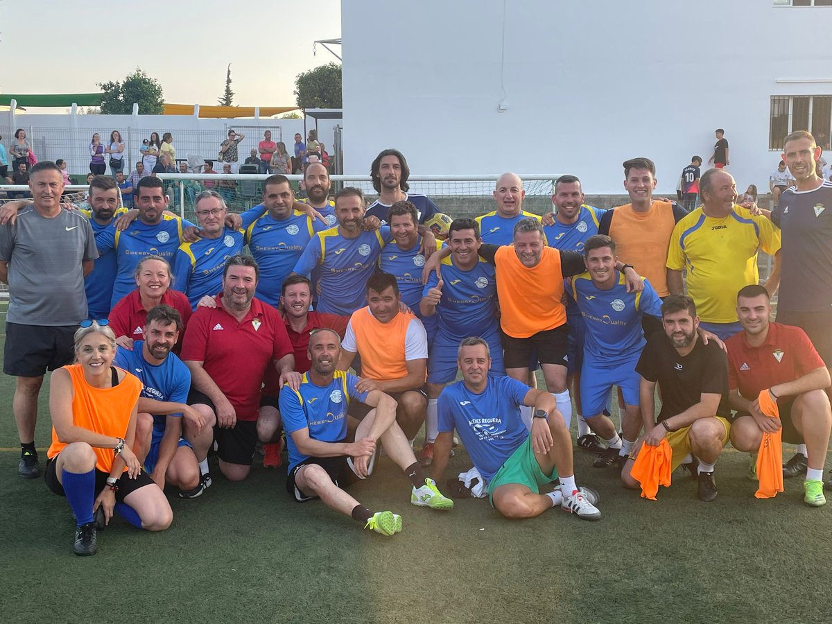 Fiesta fin de temporada Escuela de Fútbol Luis Alberto/CD Atlético San José
IMAGENES
Terminó con la foto de familia y con el premio al héroe del partido
#nodejesdesoñar #futbol #diversion #Integracion #inclusivo #deportividad #compañerismo #juegolimpio #respeto #educacioninfantil