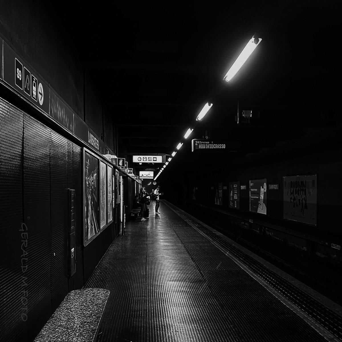 [ Early Commuter ] #shotoniphone by our youngest in Milano this week #streetsnaps #blackandwhitephotography #bnwphotography #streetphotography #Monochrome #urbanphotography #architecturephotography #blackandwhitephoto #ThePhotoHour #FineArtPhotography #urban_addicts #lowkey