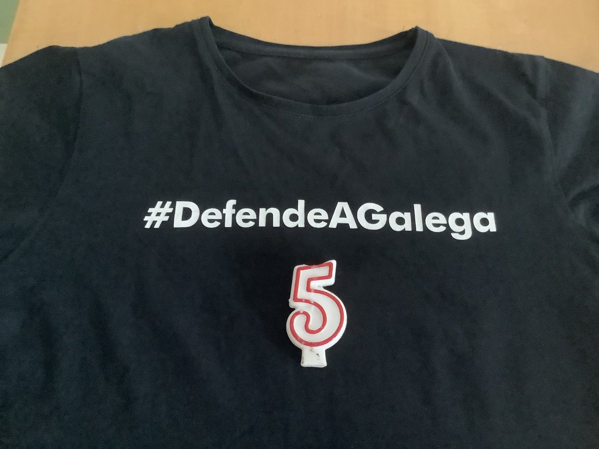 Un máis…e xa son CINCO

#DefendeAGalega
#CincoAnosdeVenresNegros