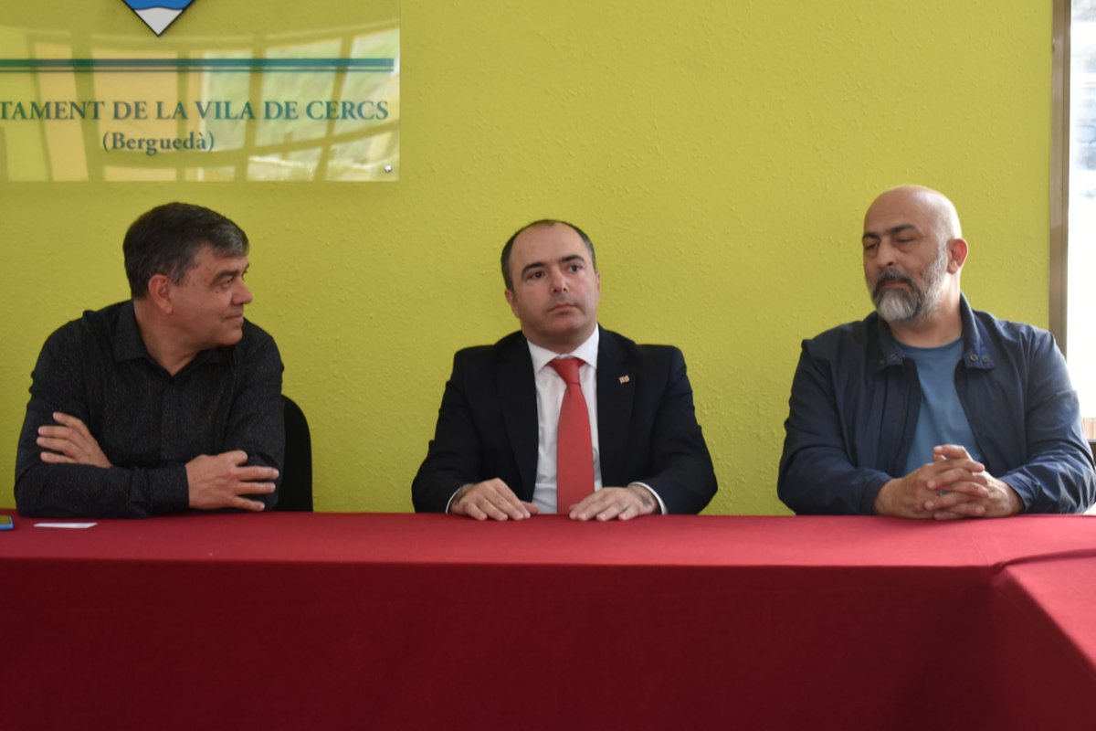 Ajuntament de Cercs (@ajcercs) on Twitter photo Aquest matí l'alcalde, <a href="/jesuscalderer/">Jesús Calderer Palau</a>, ha rebut la visita del Cònsol General de Geòrgia, el Sr. Alexander Chkuaseli.
La visita ha servit per donar resposta a l'interès en el canvi de model de desenvolupament i dels projectes del municipi.
#ViuCercs #Cercs #Bergueda Aquest matí l'alcalde, <a href="/jesuscalderer/">Jesús Calderer Palau</a>, ha rebut la visita del Cònsol General de Geòrgia, el Sr. Alexander Chkuaseli.
La visita ha servit per donar resposta a l'interès en el canvi de model de desenvolupament i dels projectes del municipi.
#ViuCercs #Cercs #Bergueda