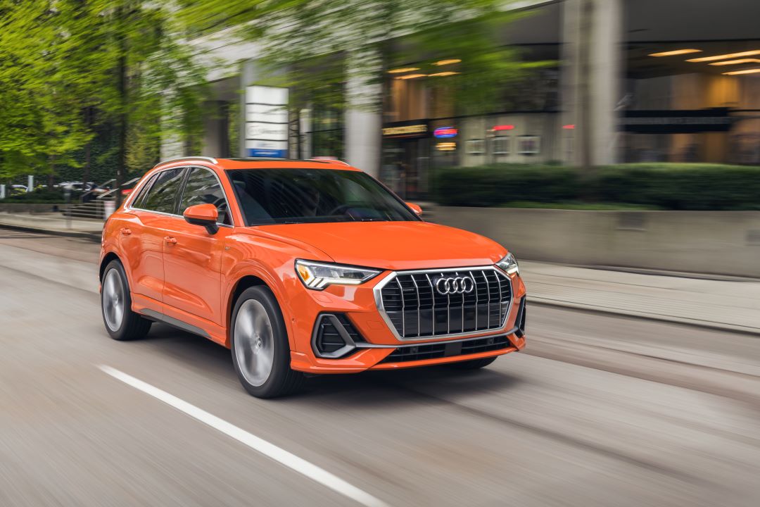Get behind the wheel of an #Audi #Q3 and take on the open road.

Then, buy at #AudiGrapevine or #AcceleRide: tinyurl.com/bdfry9ym

#AudiQ3