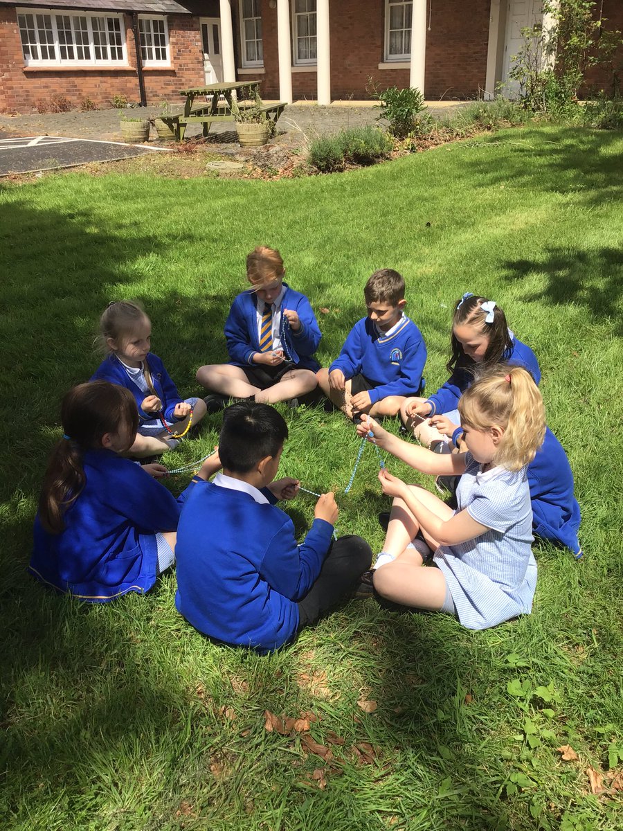 MaryvaleBham2's tweet photo. Year 2 took advantage of the sunny weather and reverent setting to pray a decade of the Rosary outside the beautiful @MaryvaleInst #CatholicLife #MaryvaleFamily #Rosary #WhatWeDoIn2 https://t.co/1DaJ38DNb2