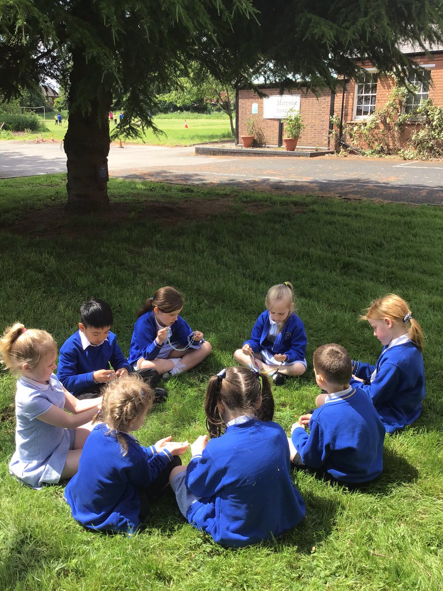 MaryvaleBham2's tweet photo. Year 2 took advantage of the sunny weather and reverent setting to pray a decade of the Rosary outside the beautiful @MaryvaleInst #CatholicLife #MaryvaleFamily #Rosary #WhatWeDoIn2 https://t.co/1DaJ38DNb2