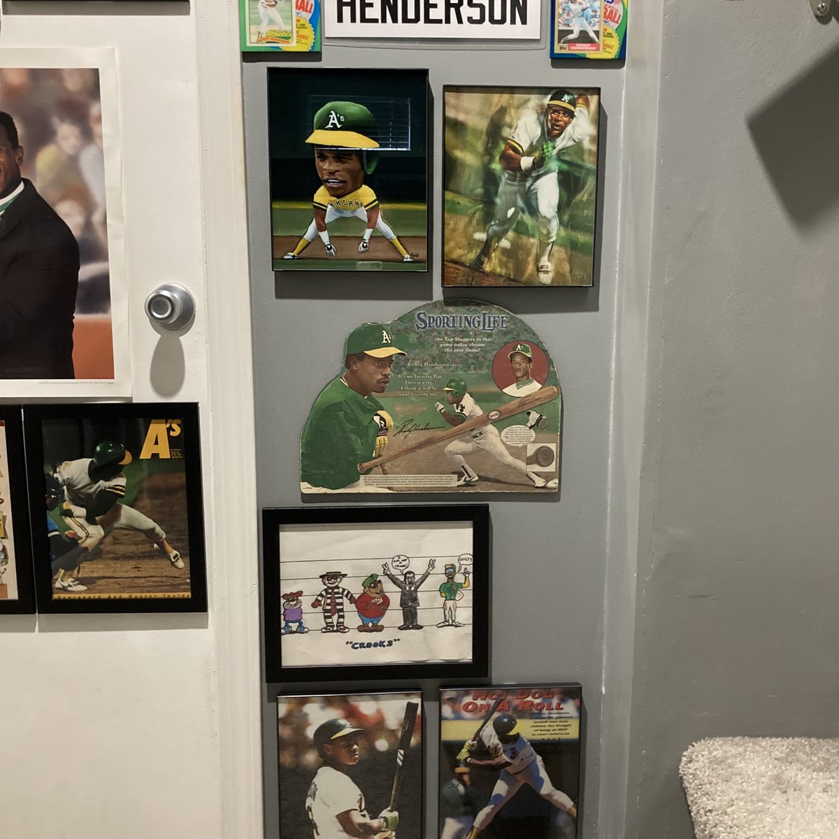 Todays Rickey Henderson PC swag is this amazing vintage fresh art piece from Sporting Life! Made to resemble a 1920’s counter top store display ad, I love the details and shape of this 14x11 handmade unique item! So fun…@CardPurchaser 🔥💚👀🐐⚾️🏃🏿💨🧤#rickeyhenderson #thehobby
