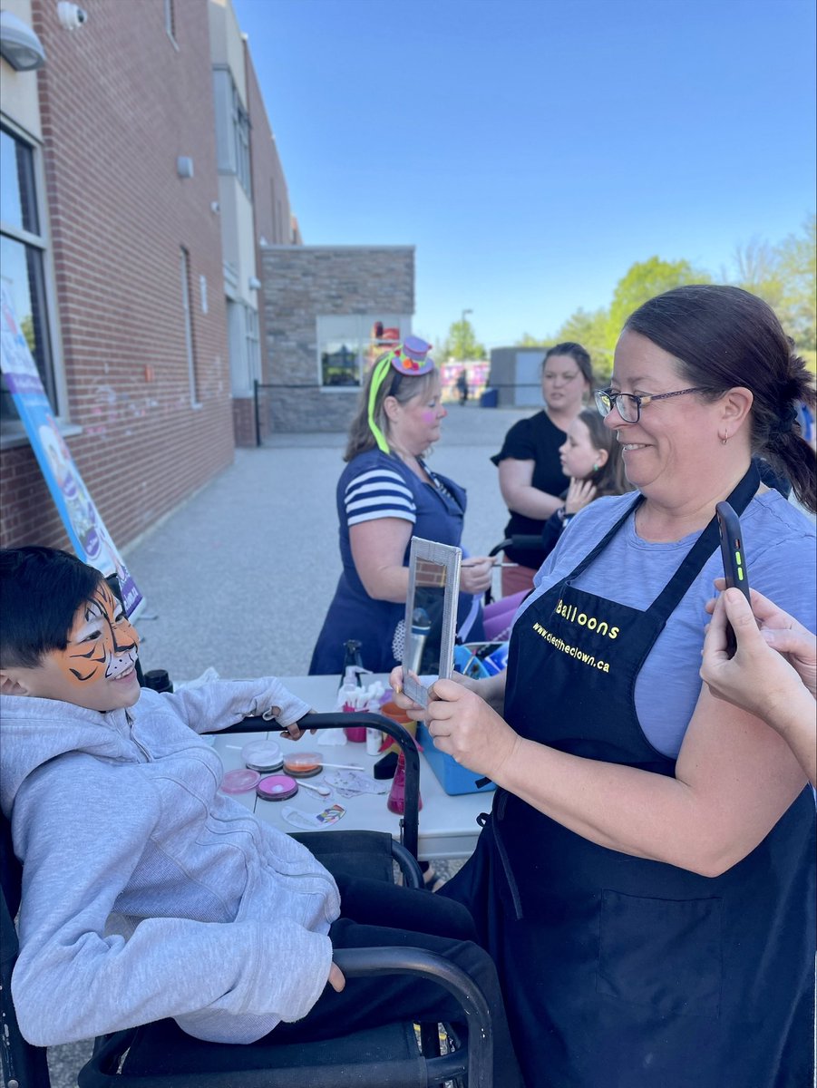What a night! #FalconFamily Fun Night back in grand style ⁦<a href="/WellingtonCath/">Wellington Catholic DSB</a>⁩ ⁦<a href="/GuelphToday/">GuelphToday</a>⁩ . Thank you to our Catholic School Council and the countless parent and educator volunteers who made this a formative memory for our students! #HappyFriday #Belong