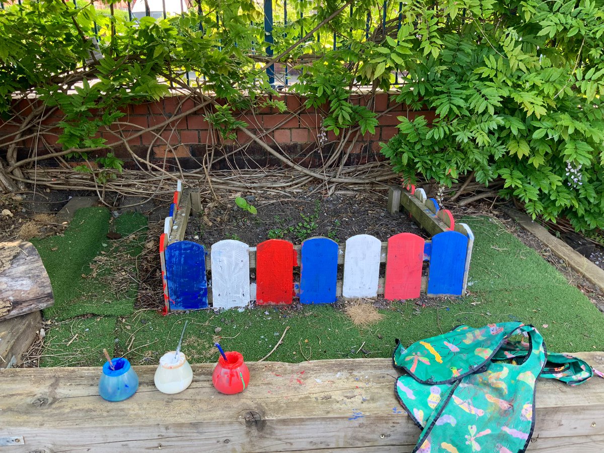 Nursery have been digging, raking, planting, watering and painting our King Charles Coronation wildflower garden 🌸🌻🌺🤴🇬🇧
#RDPSNursery #EYFSgardening #KingCharlesCoronation #Coronationwildflowers
