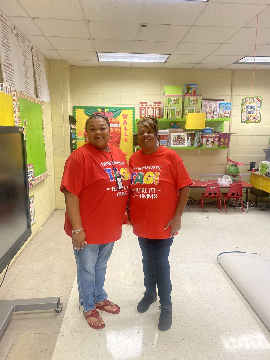 GaryvilleMagnet's tweet photo. GMMS “Parents, Tag you are it”
Last day of School… https://t.co/RHPLNxTdQA