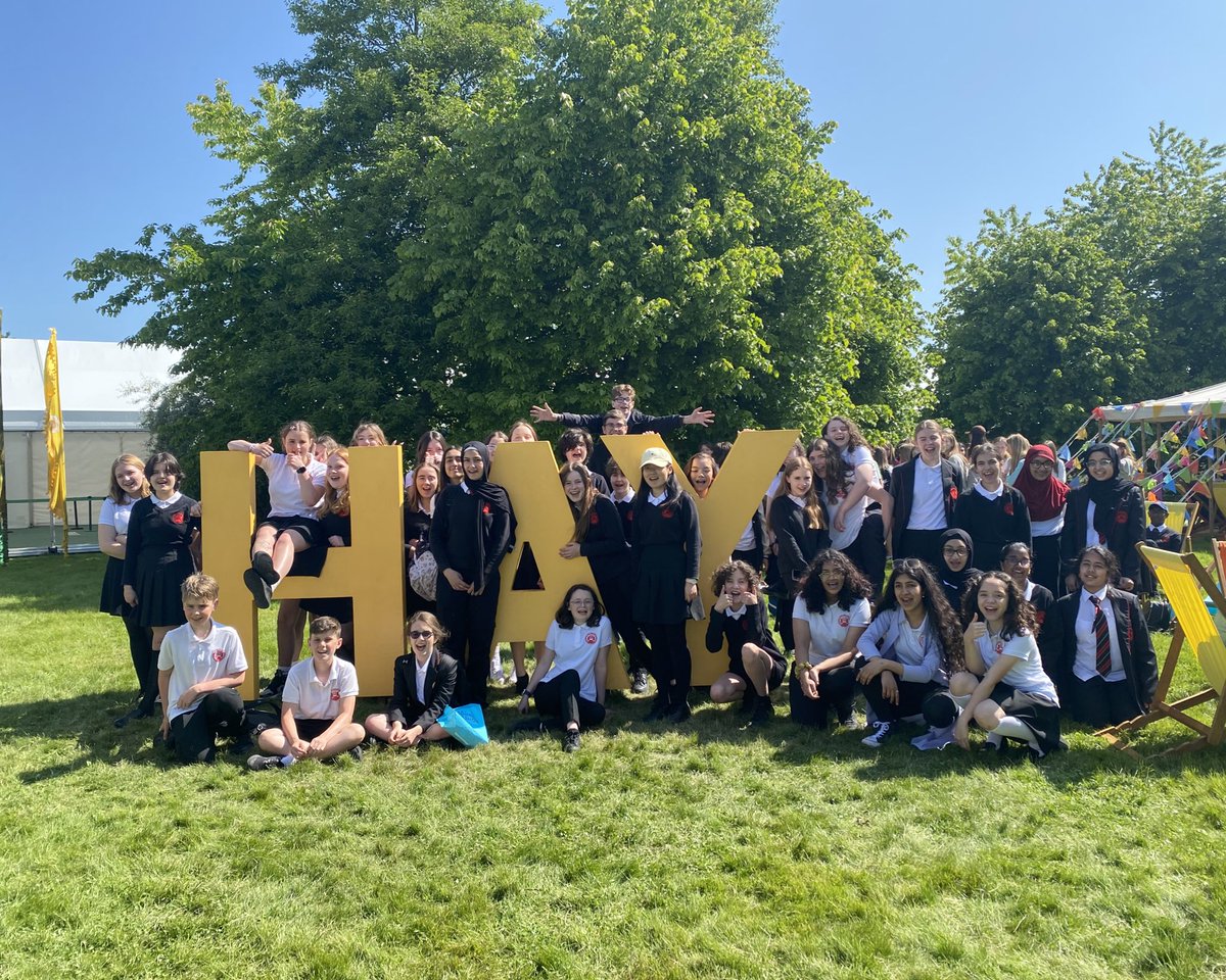Brilliant day out with Year 8&amp;9 at Hay Festival 📚☀️<a href="/EnglishCHS/">EnglishCHS</a>