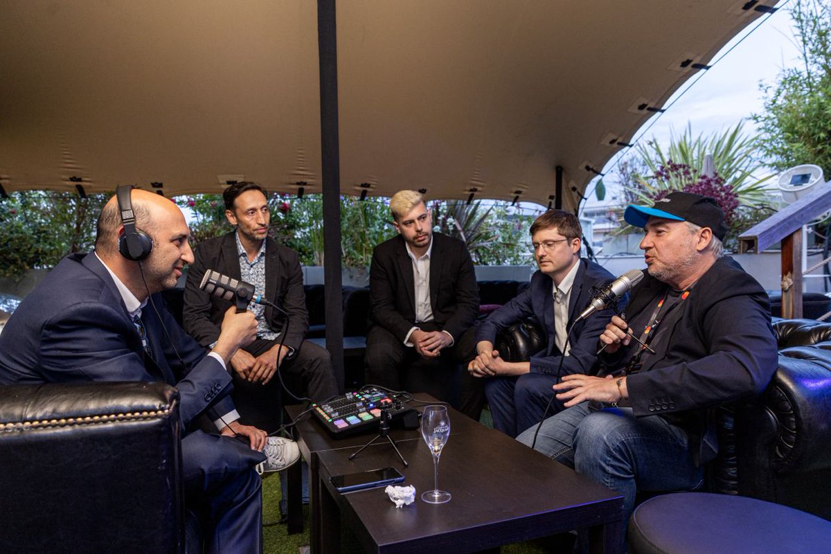 Retour sur l'avant-première de Houria réalisé par <a href="/MouniaMeddour/">Mounia Meddour</a>. Un film financé par <a href="/Lumingproject/">Lumiere</a> via un financement #NFTs. 

L'occasion également d'un échange avec <a href="/NFTmorning/">NFT MORNING is back! ☕👾</a> à retrouver bientôt en ligne !