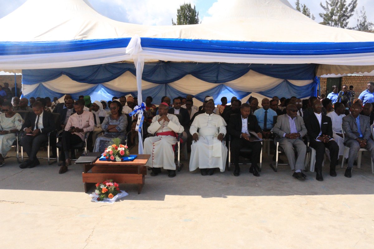 RADIOSALUS1's tweet photo. Yabitangaje kuri uyu wa Gatanu ubwo yifatanyaga na HVP Gatagara kwibuka Padiri Fraipont washize icyo kigo cyita ku bafite ubumuga. https://t.co/mYROWEFLkK