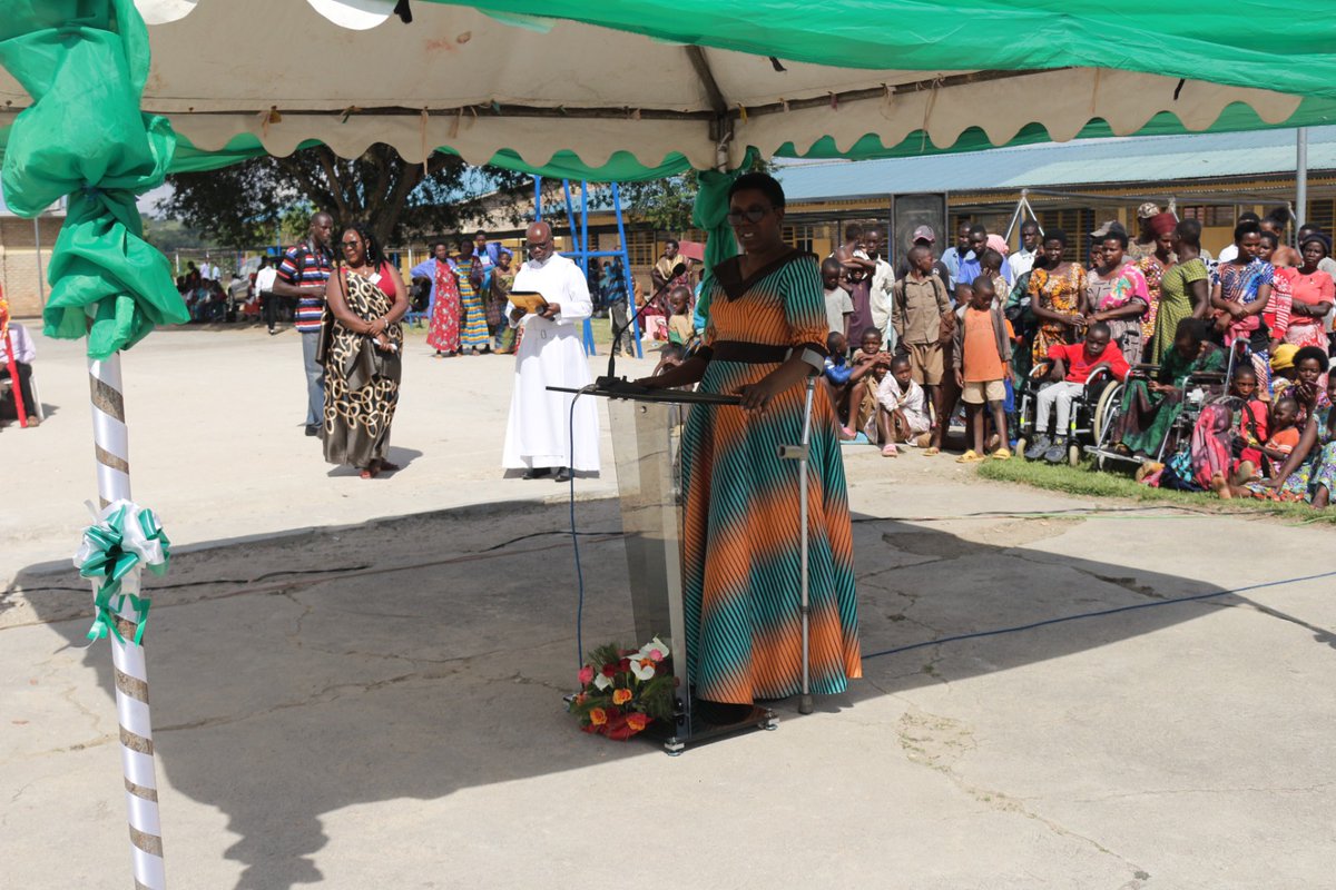 RADIOSALUS1's tweet photo. Yabitangaje kuri uyu wa Gatanu ubwo yifatanyaga na HVP Gatagara kwibuka Padiri Fraipont washize icyo kigo cyita ku bafite ubumuga. https://t.co/mYROWEFLkK