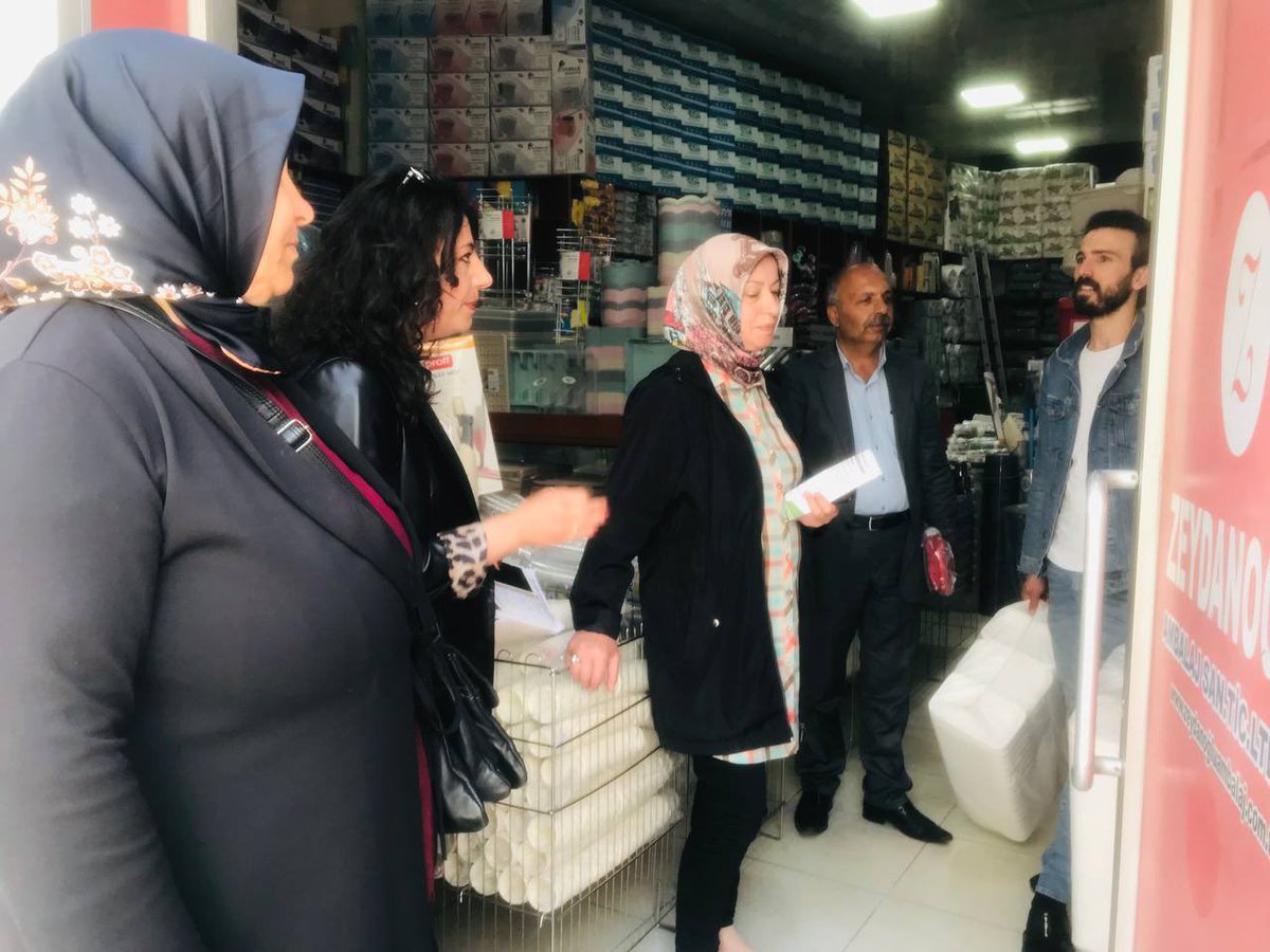 İlçe Eş Başkanımız, Yeşil Sol Eş Sözcümüz, Dbp İlçe Eş Başkanımız,İl ve İlçe Yöneticilerimiz,#Milletvekililerimiz ,TJa Tuşba Bld Meclis Üyelerimizin Katılımıyla Çarşı Esnafı Ziyeret Edildi.

28 Mayıs’ta Faşizme Son Vereceğiz.
@WanHDP 
<a href="/dbp_wan/">DBP WAN</a> 
@YesilSolWan